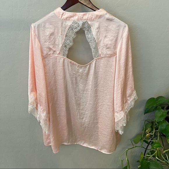 Band of Gypsies pink satin flowy Kimono with white lace trim,open back,overszd - Picture 5 of 12